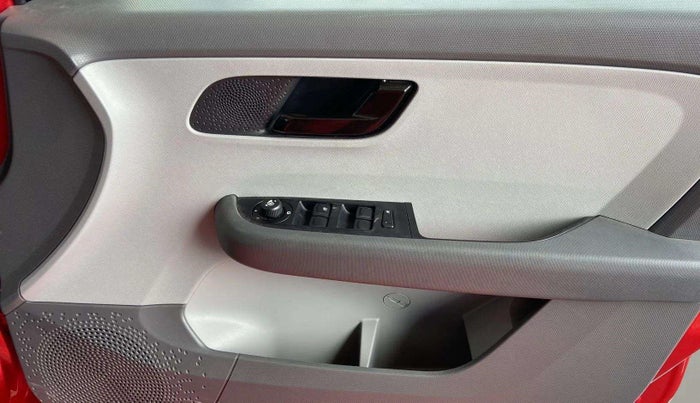 2020 Tata ALTROZ XT PETROL, Petrol, Manual, 48,157 km, Driver Side Door Panels Control