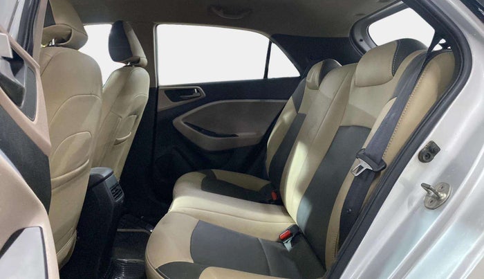2017 Hyundai Elite i20 SPORTZ 1.2, Petrol, Manual, 39,845 km, Right Side Rear Door Cabin