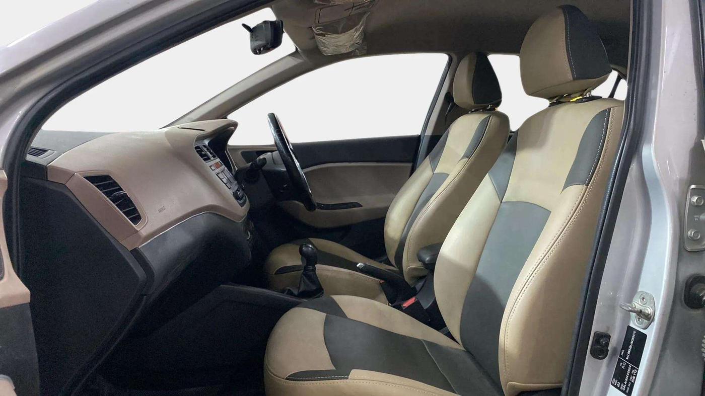 2017 Hyundai Elite i20 SPORTZ 1.2, Petrol, Manual, 39,845 km, Right Side Front Door Cabin