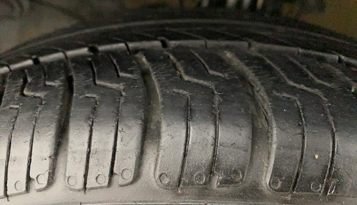 2015 Honda Amaze 1.2L I-VTEC VX, Petrol, Manual, 91,277 km, Left Front Tyre Tread