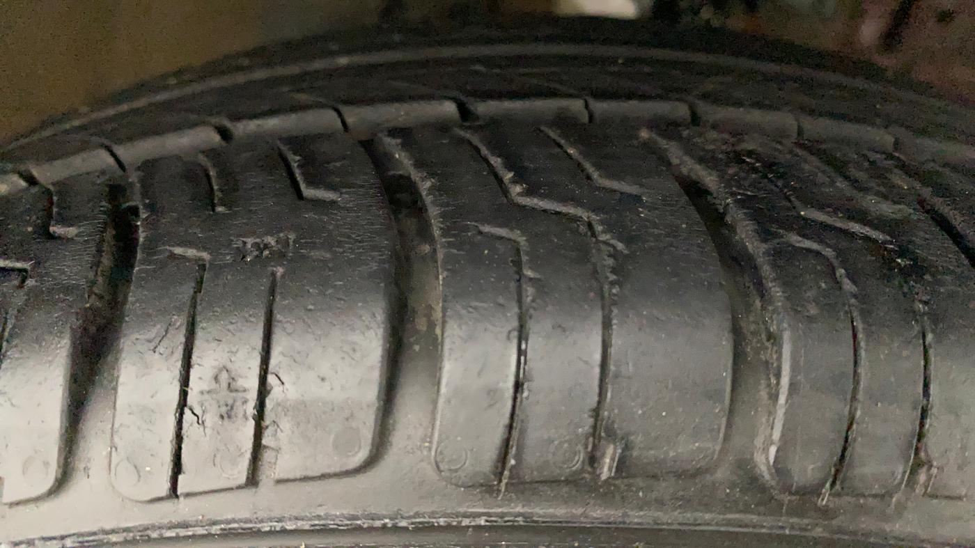 2015 Honda Amaze 1.2L I-VTEC VX, Petrol, Manual, 91,277 km, Right Front Tyre Tread