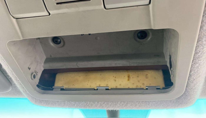 2016 Mahindra Kuv100 K8 6 STR, Petrol, Manual, 66,089 km, Ceiling - Sun Glass Holder not working