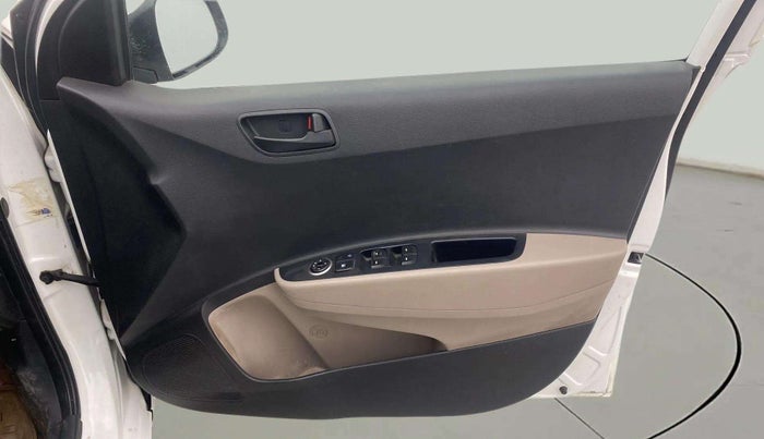 2017 Hyundai Grand i10 MAGNA AT 1.2 KAPPA VTVT, Petrol, Automatic, 65,270 km, Driver Side Door Panels Control