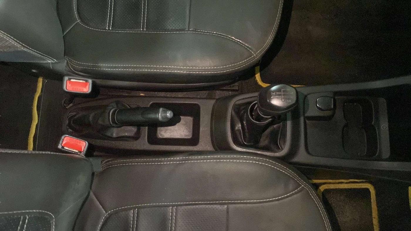2017 Renault Kwid RXL, Petrol, Manual, 39,701 km, Gear Lever