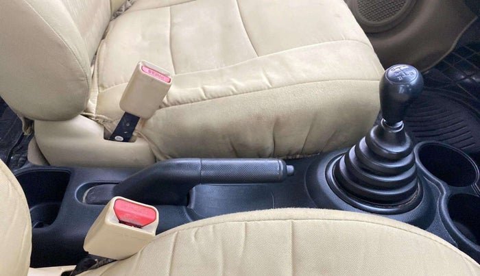 2017 Honda Brio E MT, CNG, Manual, 1,11,280 km, Gear Lever
