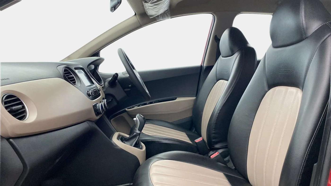 2018 Hyundai Grand i10 SPORTZ (O) AT 1.2 KAPPA VTVT, Petrol, Automatic, 27,311 km, Right Side Front Door Cabin