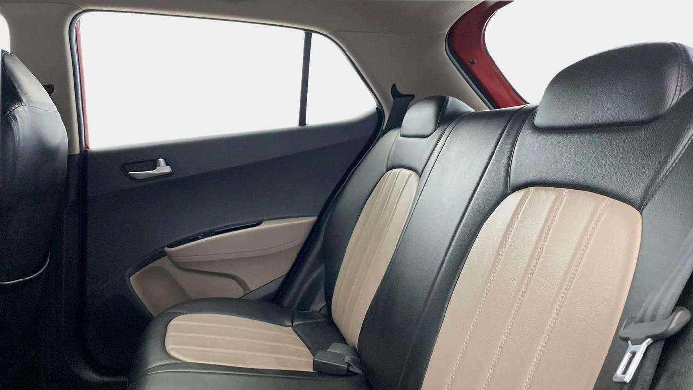 2018 Hyundai Grand i10 SPORTZ (O) AT 1.2 KAPPA VTVT, Petrol, Automatic, 27,311 km, Right Side Rear Door Cabin
