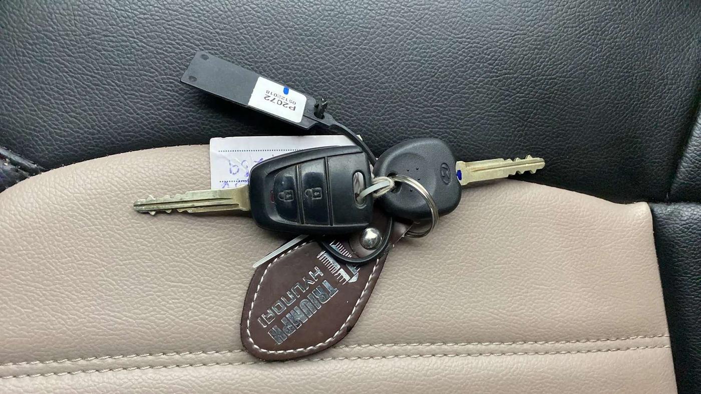 2018 Hyundai Grand i10 SPORTZ (O) AT 1.2 KAPPA VTVT, Petrol, Automatic, 27,311 km, Key Close Up