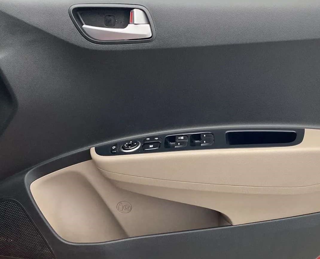 2018 Hyundai Grand i10 SPORTZ (O) AT 1.2 KAPPA VTVT, Petrol, Automatic, 27,311 km, Driver Side Door Panels Control