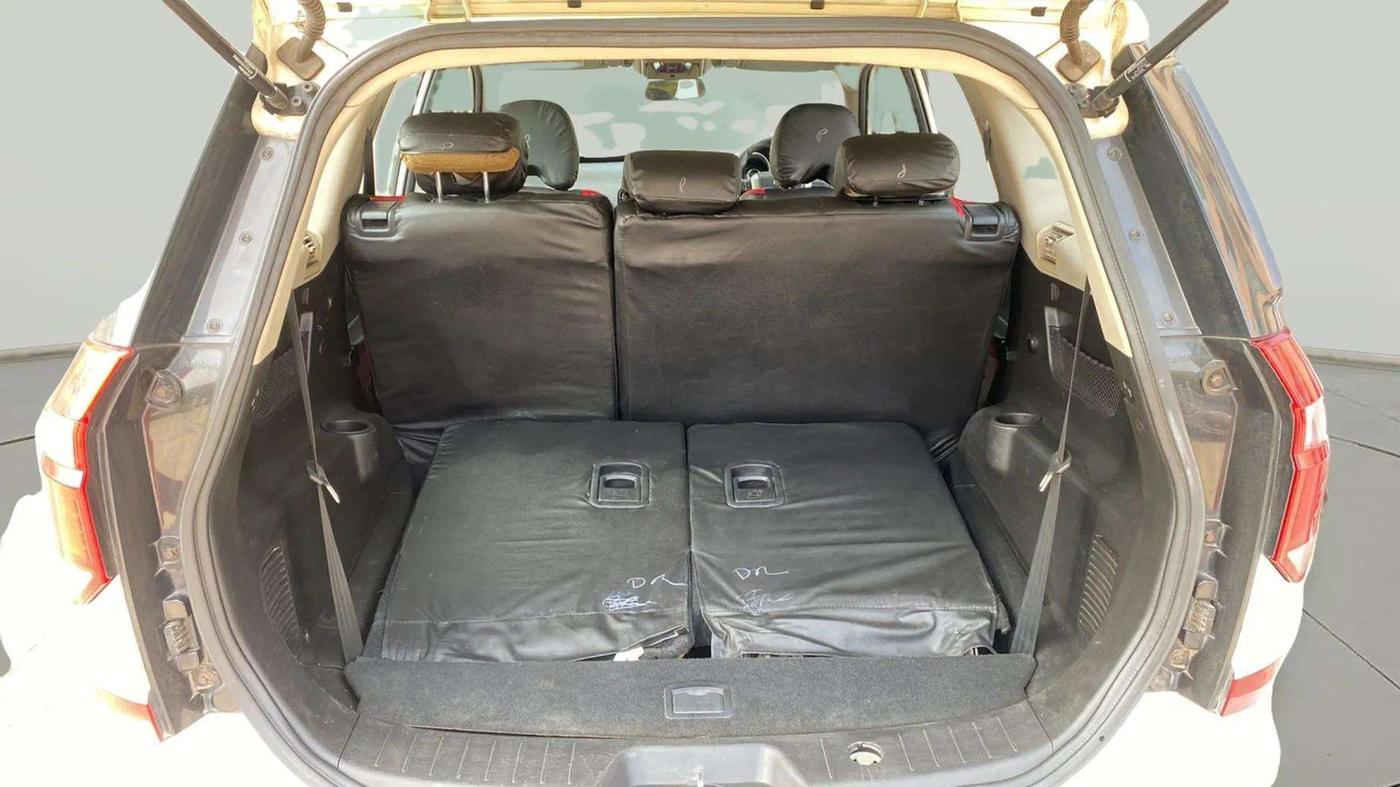 2018 Mahindra XUV500 W7, Diesel, Manual, 76,070 km, Boot Inside