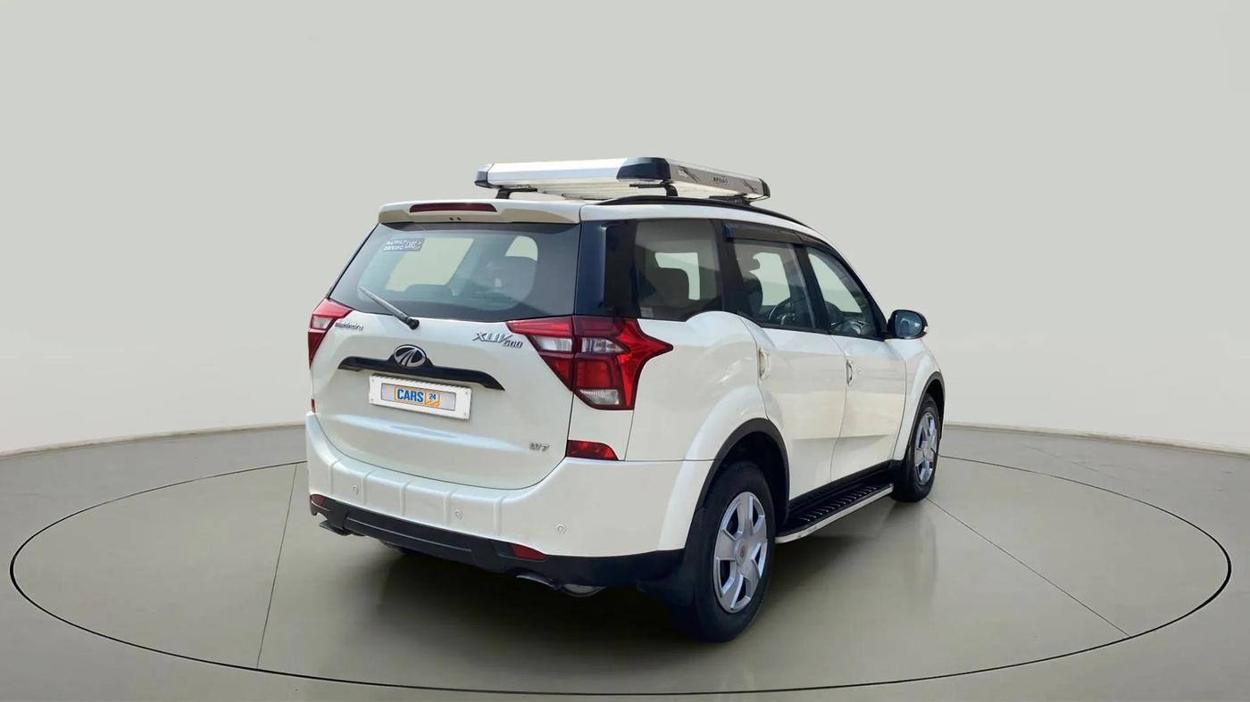 2018 Mahindra XUV500 W7, Diesel, Manual, 76,070 km, Right Back Diagonal