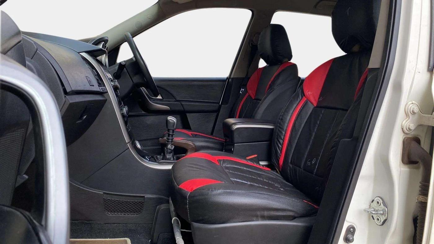 2018 Mahindra XUV500 W7, Diesel, Manual, 76,070 km, Right Side Front Door Cabin