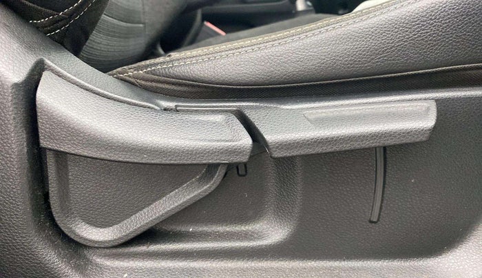 2020 KIA SONET HTK PLUS 1.0 IMT, Petrol, Manual, 30,171 km, Driver Side Adjustment Panel