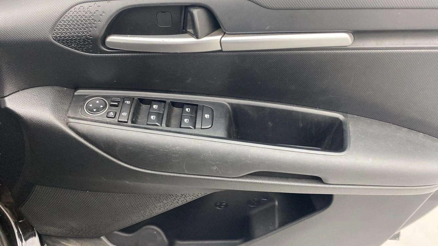 2020 KIA SONET HTK PLUS 1.0 IMT, Petrol, Manual, 30,171 km, Driver Side Door Panels Control