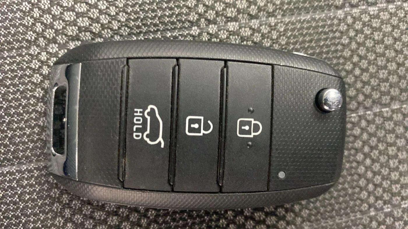 2020 KIA SONET HTK PLUS 1.0 IMT, Petrol, Manual, 30,171 km, Key Close Up