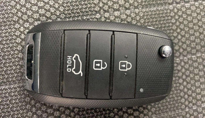 2020 KIA SONET HTK PLUS 1.0 IMT, Petrol, Manual, 30,171 km, Key Close Up