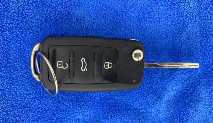 2019 Volkswagen Polo HIGHLINE PLUS 1.0 16 ALLOY, Petrol, Manual, 84,578 km, Key Close Up