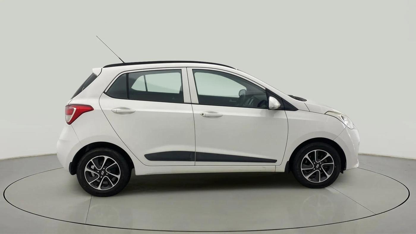 2018 Hyundai Grand i10 SPORTZ (O) AT 1.2 KAPPA VTVT, Petrol, Automatic, 55,305 km, Right Side View