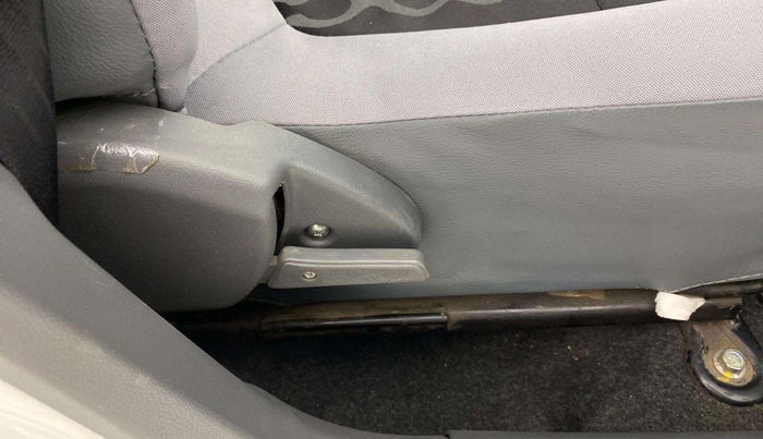 2016 Maruti Alto 800 LXI, CNG, Manual, 27,072 km, Driver Side Adjustment Panel