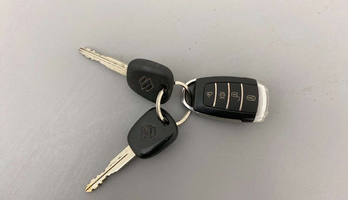 2020 Maruti Swift LXI, Petrol, Manual, 49,118 km, Key Close Up