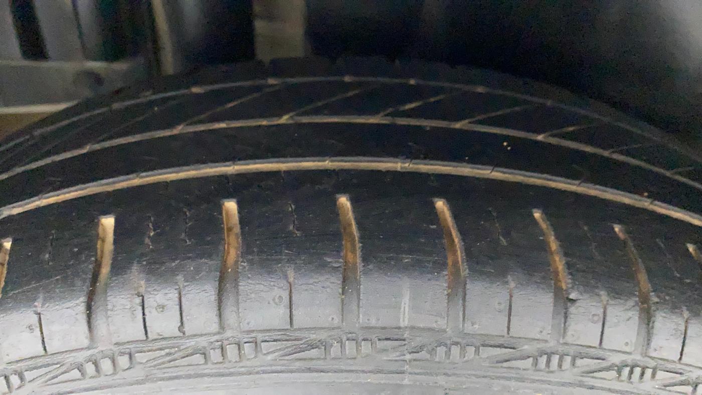 2013 Maruti Swift VXI, Petrol, Manual, 89,460 km, Right Rear Tyre Tread
