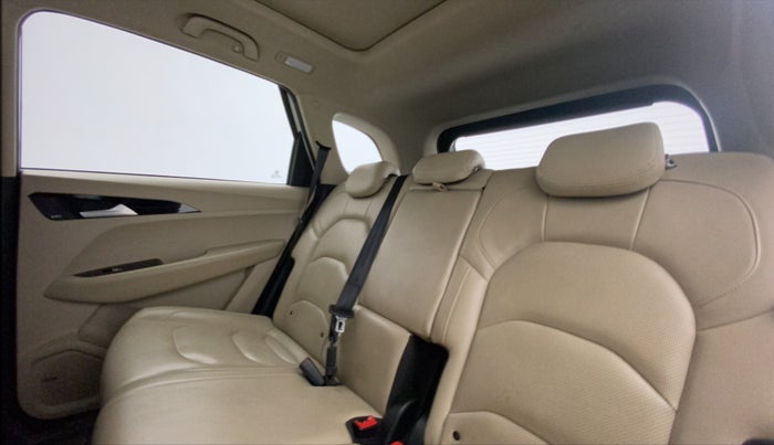 2021 MG HECTOR SHARP HYBRID 1.5 PETROL, Petrol, Manual, 26,505 km, Right Side Rear Door Cabin