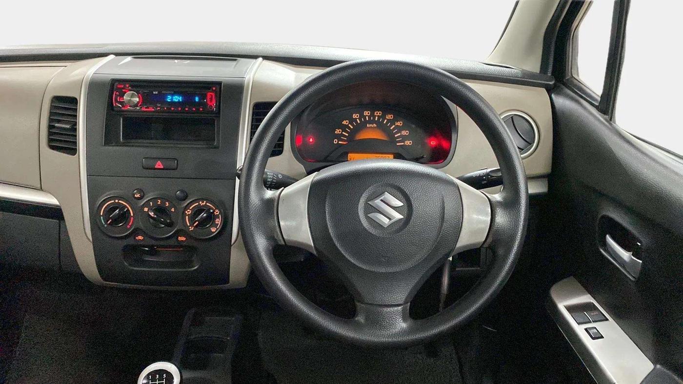 2013 Maruti Wagon R 1.0 LXI, Petrol, Manual, 76,233 km, Steering Wheel Close Up