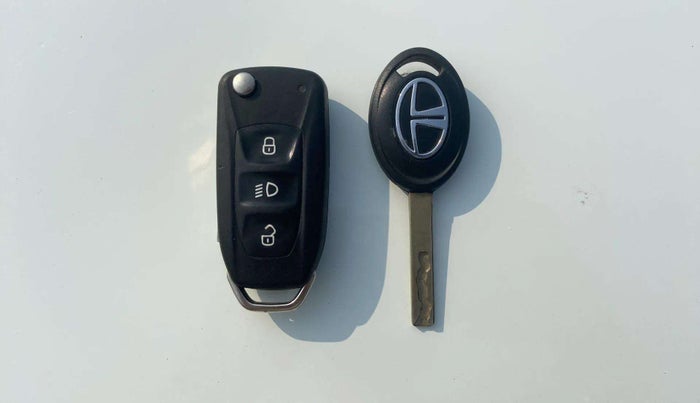 2018 Tata NEXON XMA PETROL, Petrol, Automatic, 85,692 km, Key Close Up