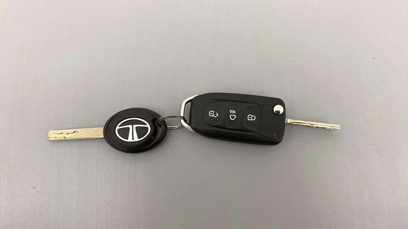 2021 Tata Tiago XZA PLUS PETROL, Petrol, Automatic, 65,218 km, Key Close Up