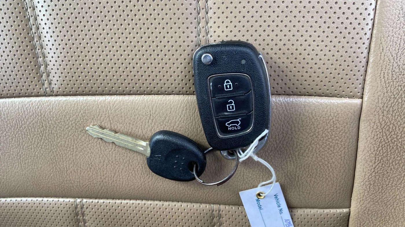 2019 Hyundai VENUE SX 1.0 TURBO, Petrol, Manual, 26,879 km, Key Close Up