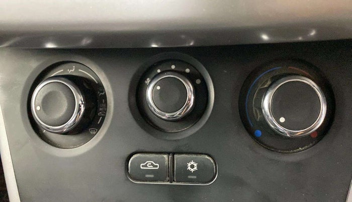 2019 Tata NEXON XM PETROL, Petrol, Manual, 37,420 km, AC Unit - Front vent has minor damage