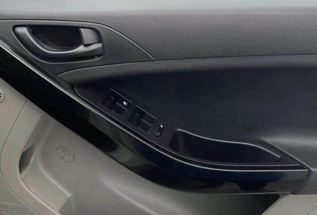 2019 Tata NEXON XM PETROL, Petrol, Manual, 37,420 km, Driver Side Door Panels Control