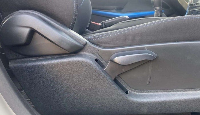 2018 Ford Ecosport TITANIUM 1.5L SIGNATURE EDITION (SUNROOF) DIESEL, Diesel, Manual, 90,521 km, Driver Side Adjustment Panel