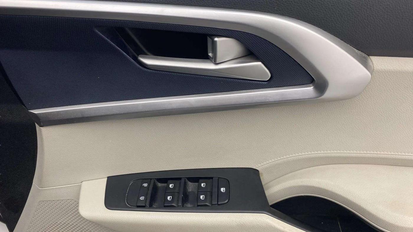 2022 KIA CARENS PREMIUM 1.5 PETROL 7 STR, Petrol, Manual, 24,329 km, Driver Side Door Panels Control