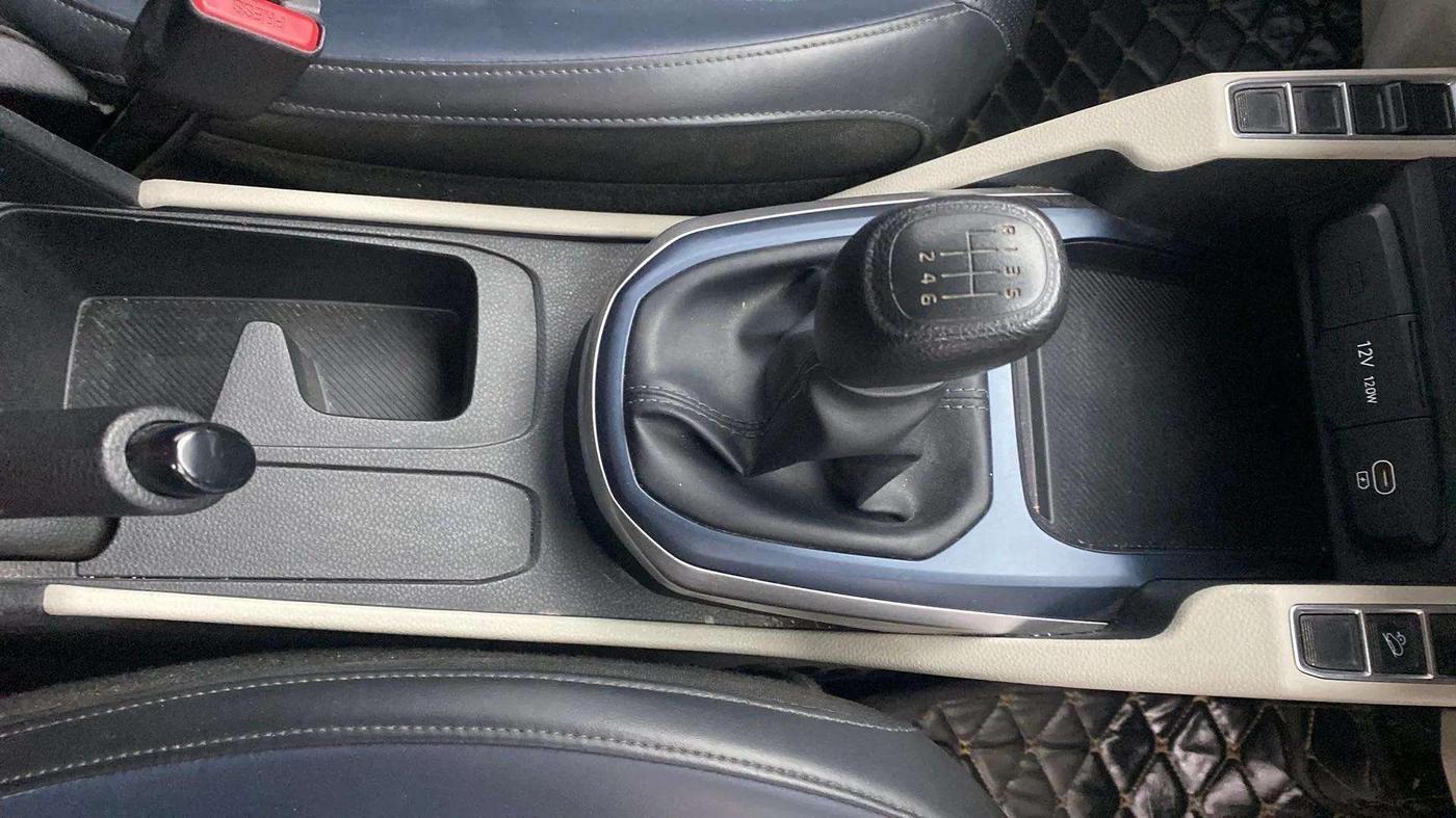 2022 KIA CARENS PREMIUM 1.5 PETROL 7 STR, Petrol, Manual, 24,329 km, Gear Lever