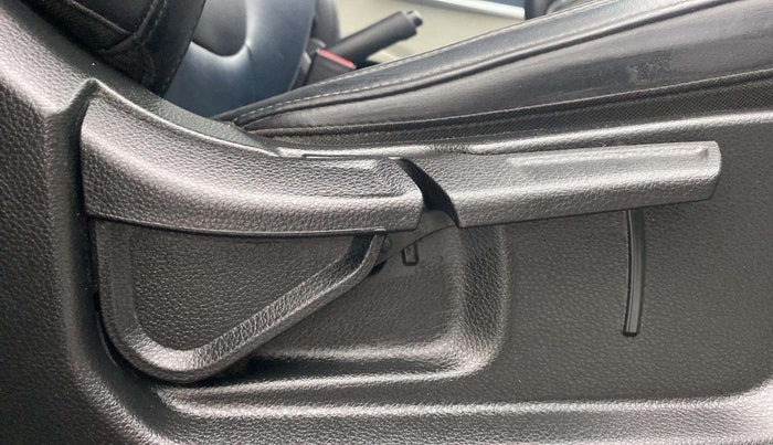 2022 KIA CARENS PREMIUM 1.5 PETROL 7 STR, Petrol, Manual, 24,329 km, Driver Side Adjustment Panel