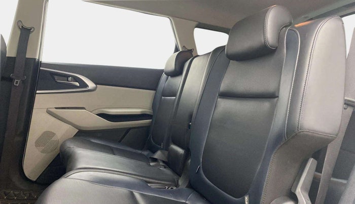 2022 KIA CARENS PREMIUM 1.5 PETROL 7 STR, Petrol, Manual, 24,329 km, Right Side Rear Door Cabin