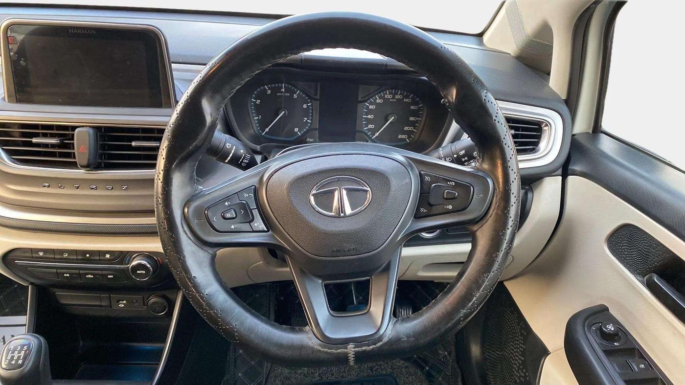 2022 Tata ALTROZ XT PETROL, Petrol, Manual, 36,989 km, Steering Wheel Close Up
