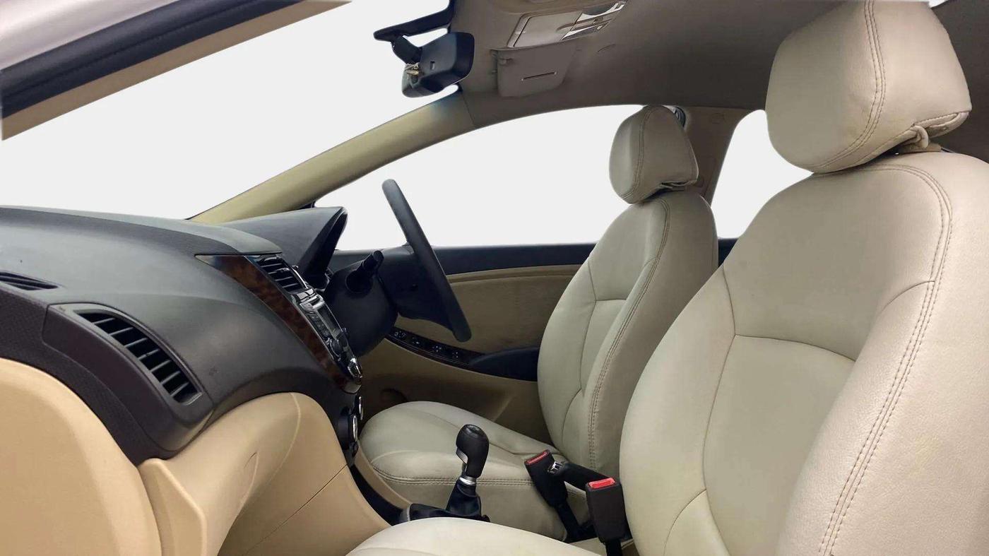 2014 Hyundai Verna FLUIDIC 1.6 VTVT SX, Petrol, Manual, 75,523 km, Right Side Front Door Cabin