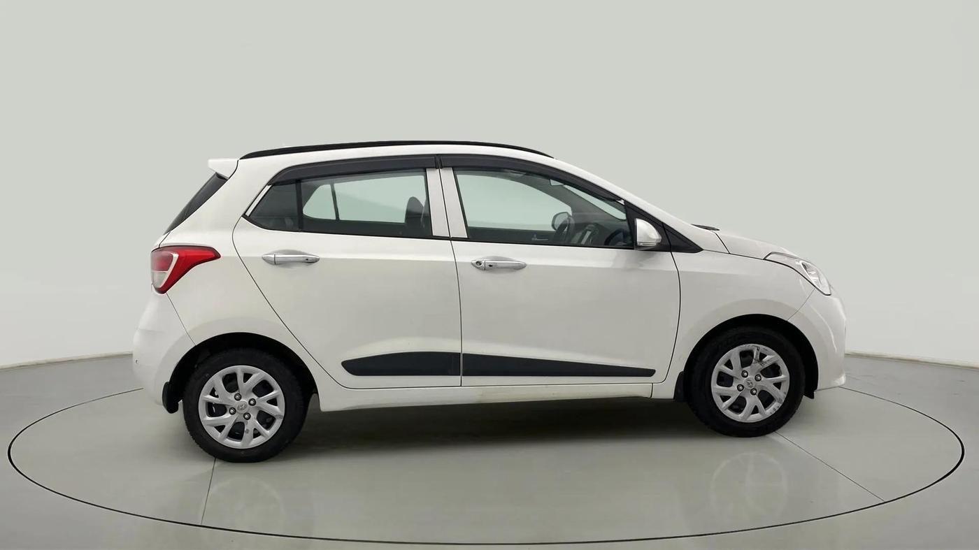 2018 Hyundai Grand i10 SPORTZ 1.2 KAPPA VTVT, Petrol, Manual, 33,924 km, Right Side View