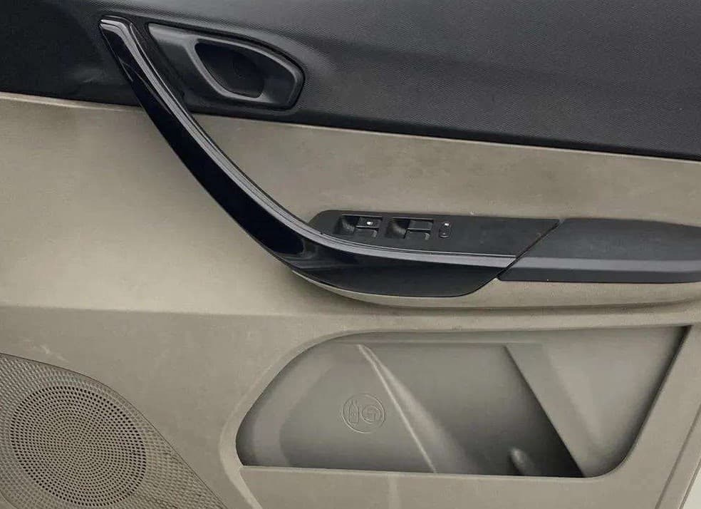 2018 Tata Tiago XM PETROL, Petrol, Manual, 89,001 km, Driver Side Door Panels Control