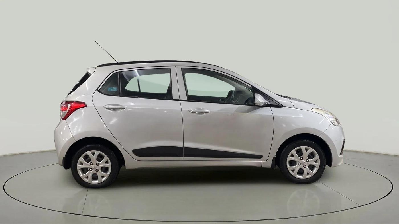 2015 Hyundai Grand i10 SPORTZ 1.2 KAPPA VTVT, Petrol, Manual, 27,402 km, Right Side View