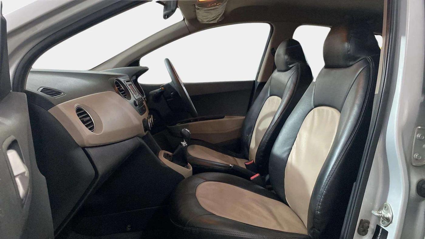 2015 Hyundai Grand i10 SPORTZ 1.2 KAPPA VTVT, Petrol, Manual, 27,402 km, Right Side Front Door Cabin