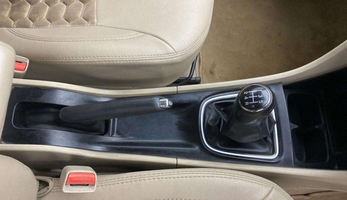 2019 Maruti Ciaz DELTA DIESEL 1.3, Diesel, Manual, 95,236 km, Gear Lever