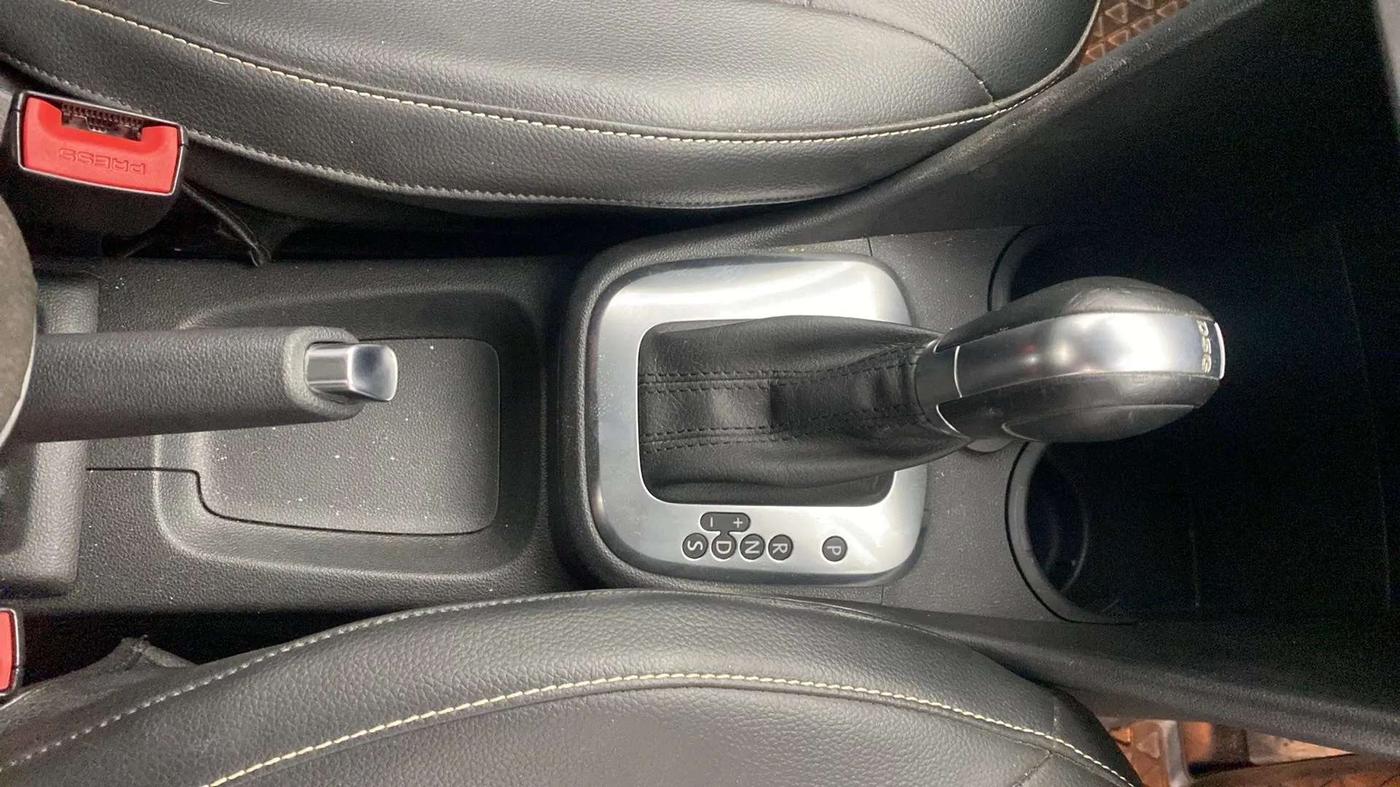 2019 Volkswagen Vento HIGHLINE PLUS 1.2 AT, Petrol, Automatic, 22,553 km, Gear Lever