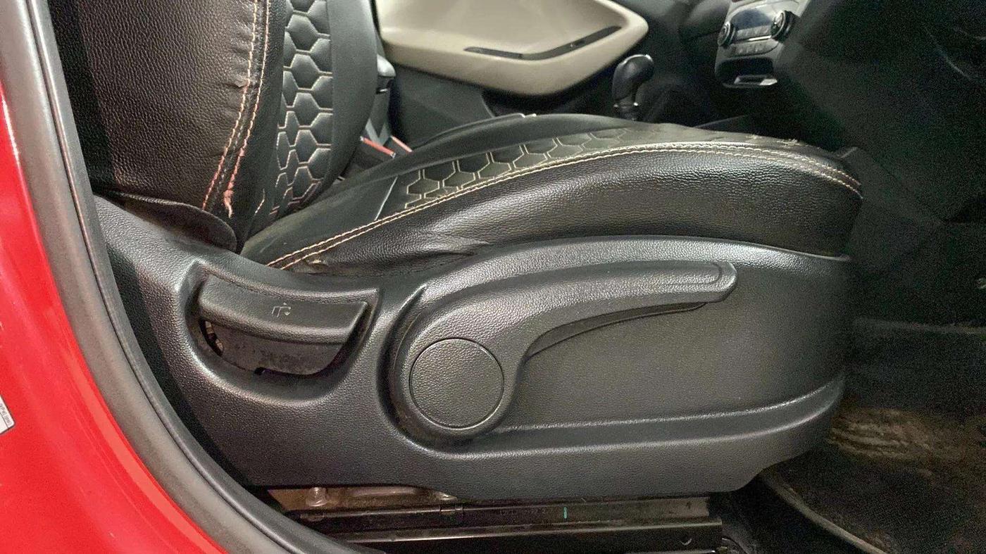 2015 Hyundai Elite i20 SPORTZ 1.2, Petrol, Manual, 86,505 km, Driver Side Adjustment Panel