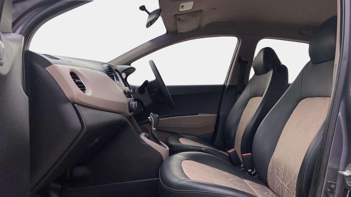 2018 Hyundai Grand i10 SPORTZ AT 1.2 KAPPA VTVT, Petrol, Automatic, 41,083 km, Right Side Front Door Cabin