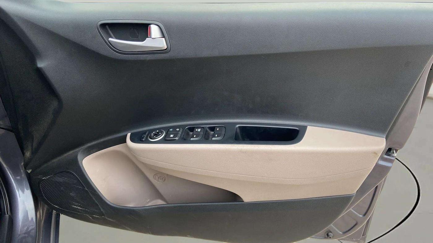 2018 Hyundai Grand i10 SPORTZ AT 1.2 KAPPA VTVT, Petrol, Automatic, 41,083 km, Driver Side Door Panels Control
