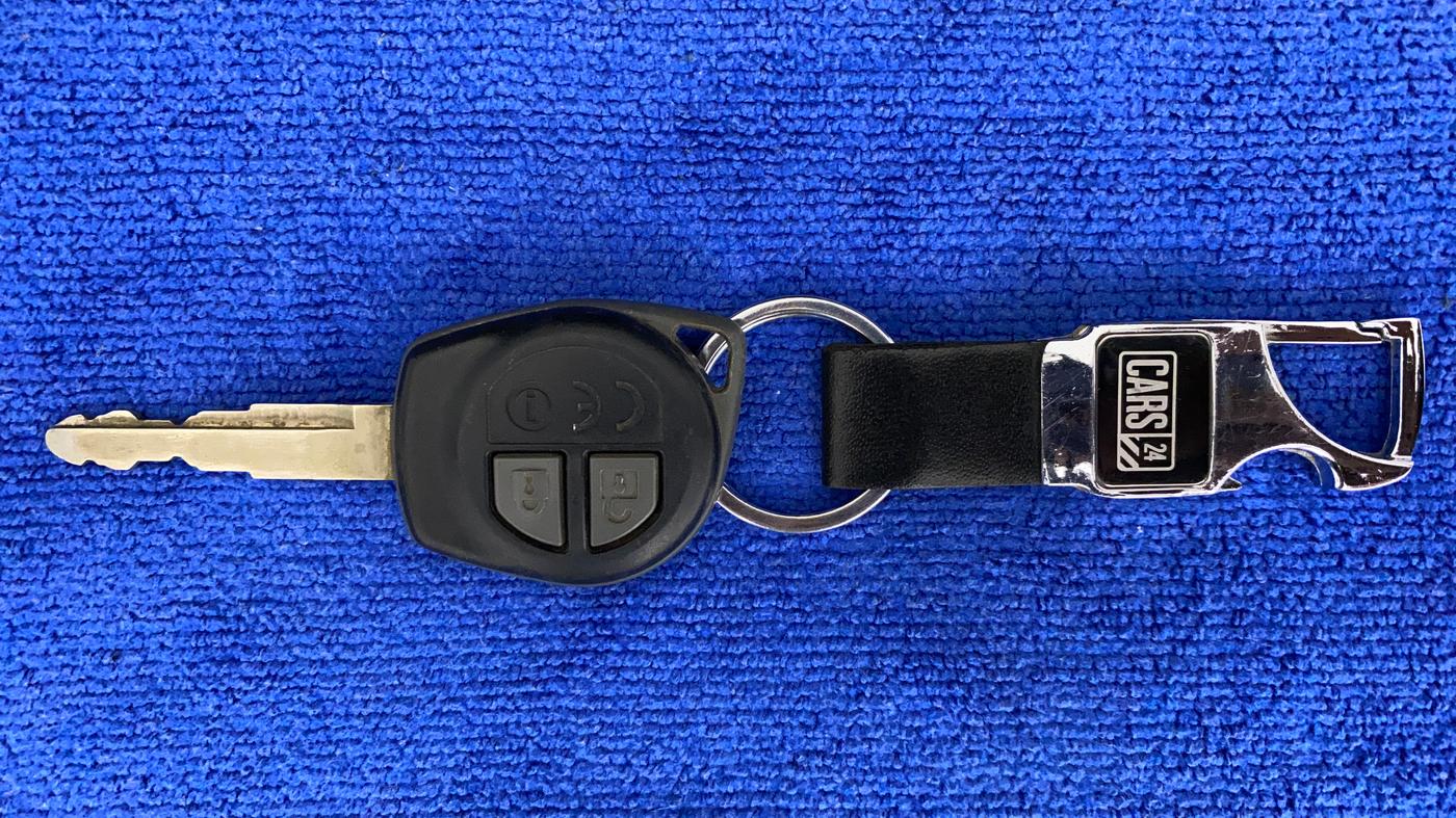 2017 Maruti Dzire VDI, Diesel, Manual, 71,242 km, Key Close Up