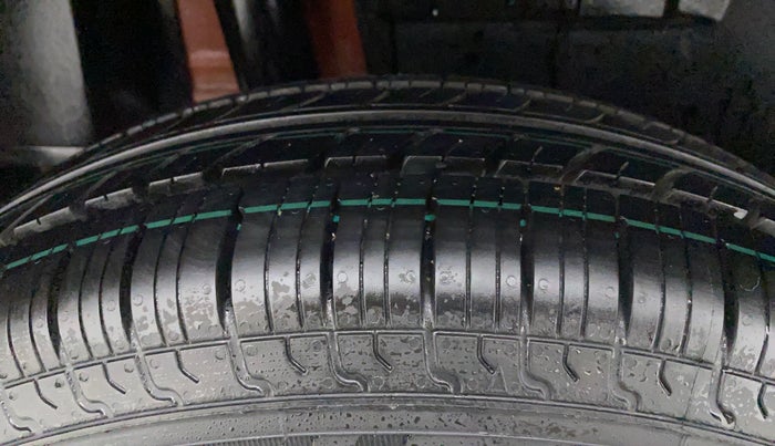 2017 Maruti Dzire VDI, Diesel, Manual, 71,242 km, Right Rear Tyre Tread